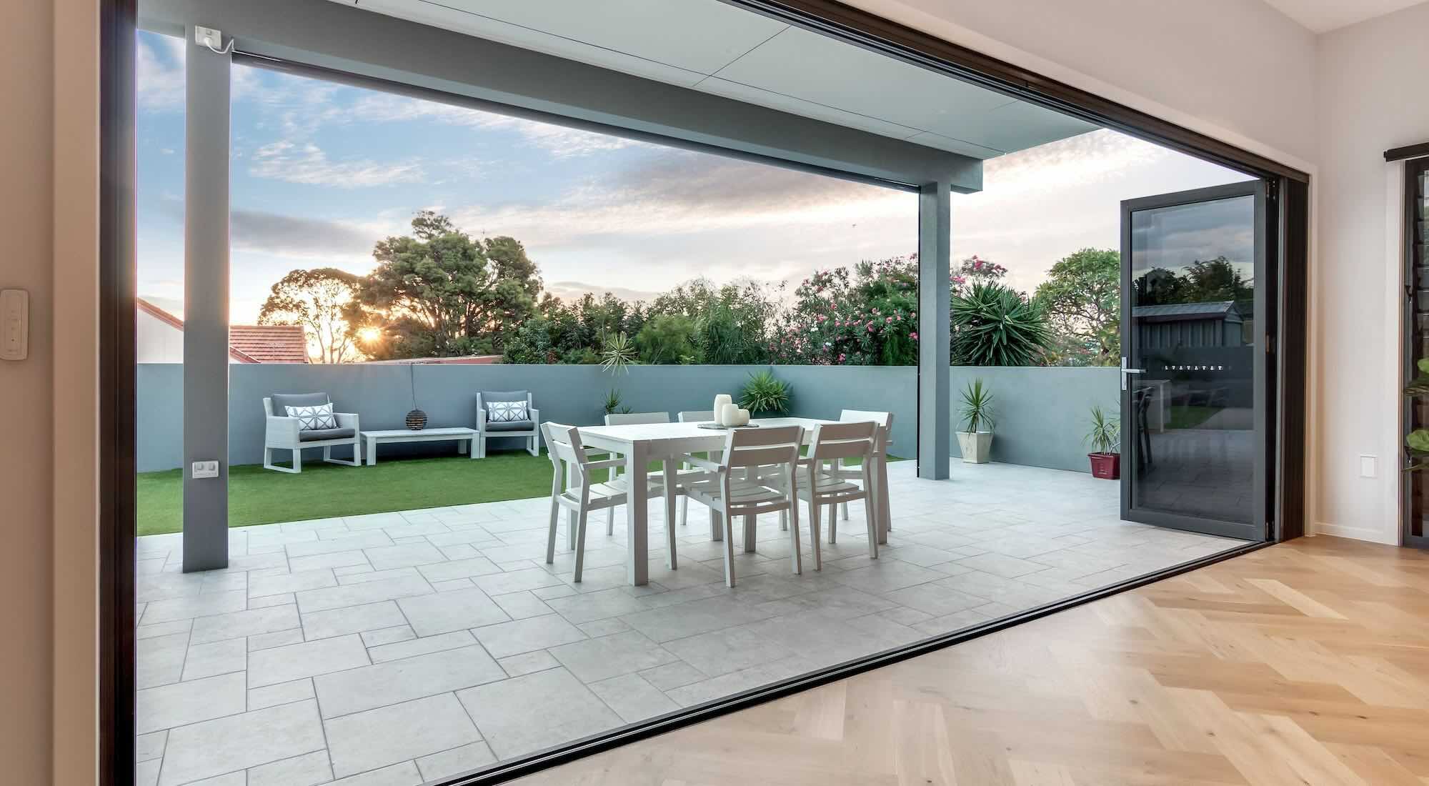 Retractable screens in Brisbane and Gold Coast by Intelliscreens